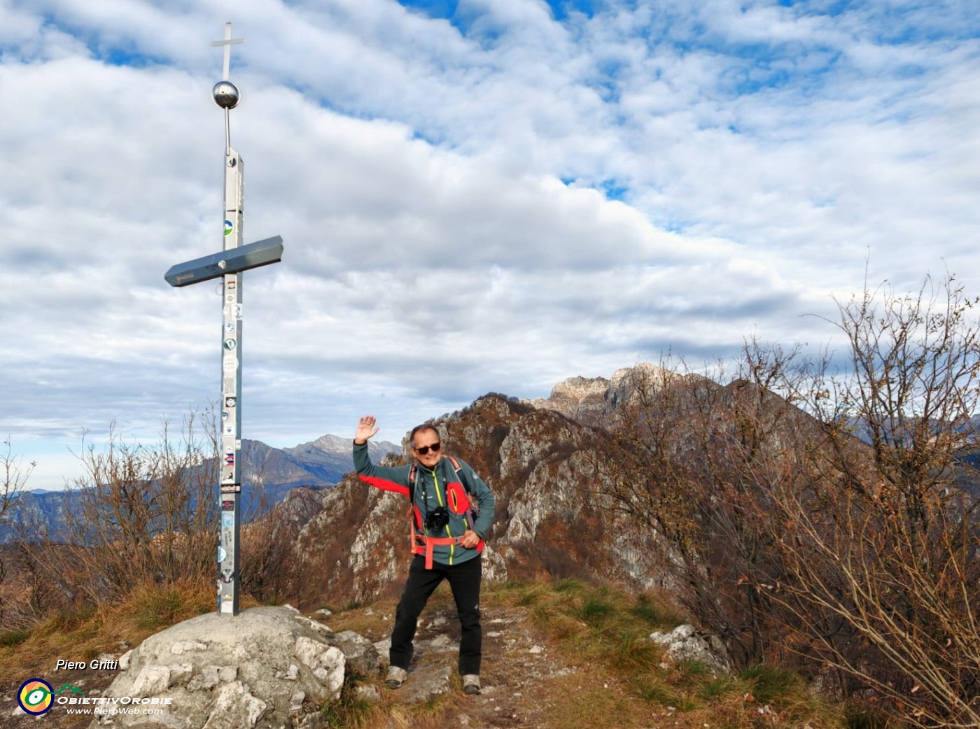 01 Alla croce anticima Monte Ocone (1351 m).jpg